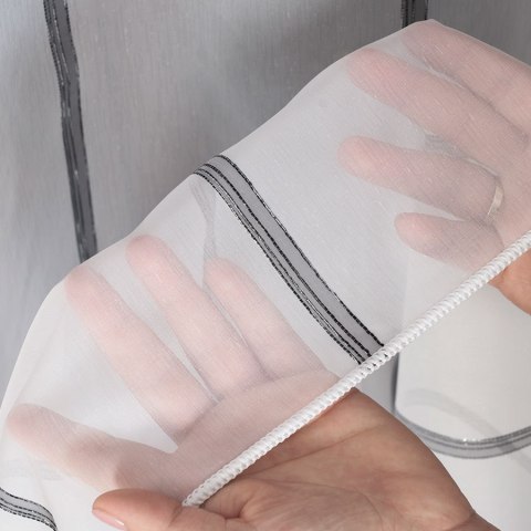 Firanka fantazyjna, pasowa z ołowianką, wys.305cm, kolor biały z czarnym ze srebrną nitką 019789/OLO/007/0003