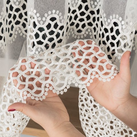 Firanka z aplikacją na markizecie, pasowa, wys. 160cm, kolor kremowy 008897/433/012/060/1