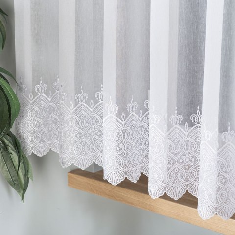 Firanka haftowana ze wzorem na samym dole, wys. 160cm, kolor biały 008240/768/001/000160/1