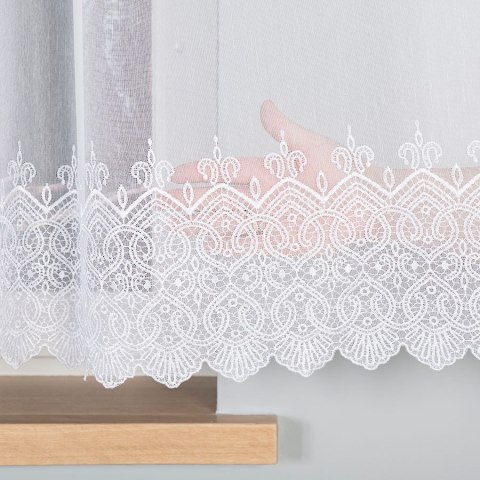 Firanka haftowana ze wzorem na samym dole, wys. 160cm, kolor biały 008240/768/001/000160/1