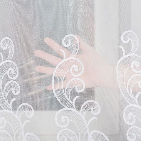 Firanka haftowana ze wzorem na samym dole, wys. 180cm, kolor biały 926122/000/001/000180/1