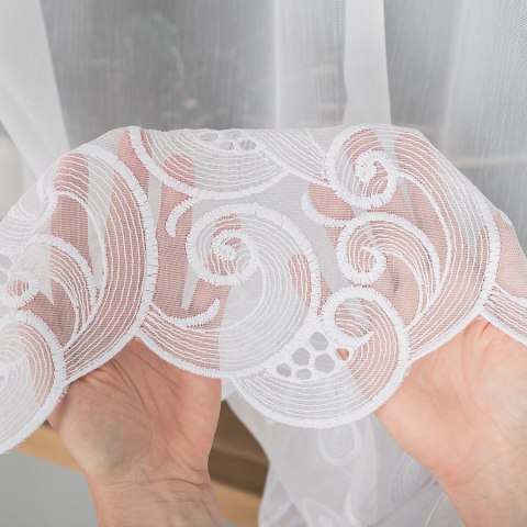 Firanka haftowana ze wzorem na samym dole, wys. 180cm, kolor biały 926122/000/001/000180/1