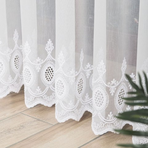 Firanka haftowana ze wzorem na samym dole, wys. 280cm, kolor biały 123946/768/001/000280/1