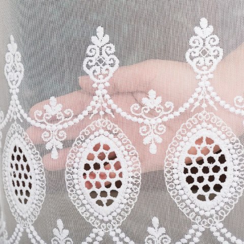 Firanka haftowana ze wzorem na samym dole, wys. 280cm, kolor biały 123946/768/001/000280/1