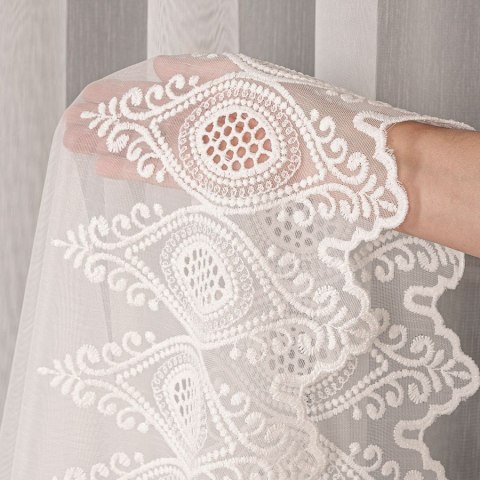 Firanka haftowana ze wzorem na samym dole, wys. 120cm, kolor 012 kremowy 123995/768/012/000120/1