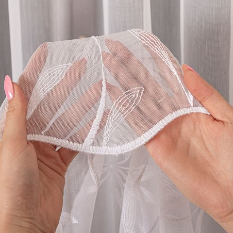 Firanka haftowana ze wzorem na samym dole, wys. 280cm, kolor biały 242779/768/001/000280/1