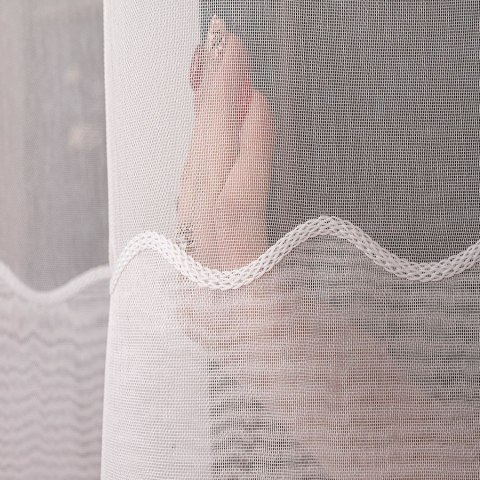 Firanka haftowana ze wzorem na samym dole, wys. 300cm, kolor biały z białym haftem 009504/768/001/000300/1