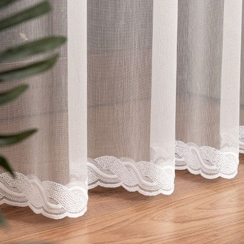 Firanka haftowana ze wzorem na samym dole, wys. 290cm, kolor biały 013417/MIR/001/000290/1