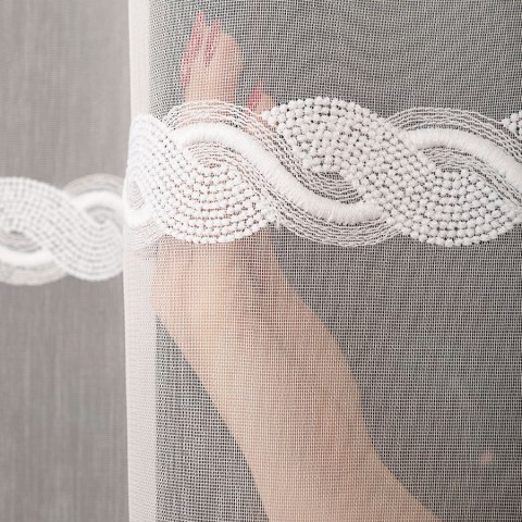 Firanka haftowana ze wzorem na samym dole, wys. 290cm, kolor biały 013417/MIR/001/000290/1