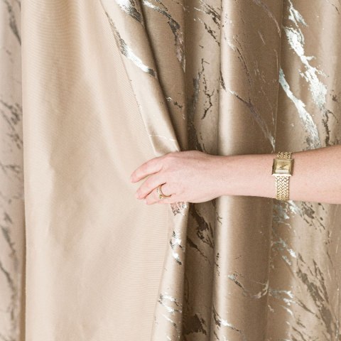 MARMA Tkanina na zasłony, wys. 300cm, kolor 001 ciemny beżowy ze srebrnym nadrukiem na VELVI TD0037/TDP/001/000300/1