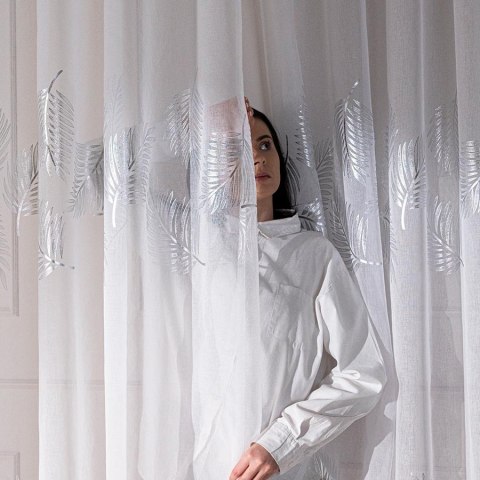 MARIETTA Firana gotowa na taśmie z ołowianką, 250x140cm , kolor biały ze srebrnym zdobieniem