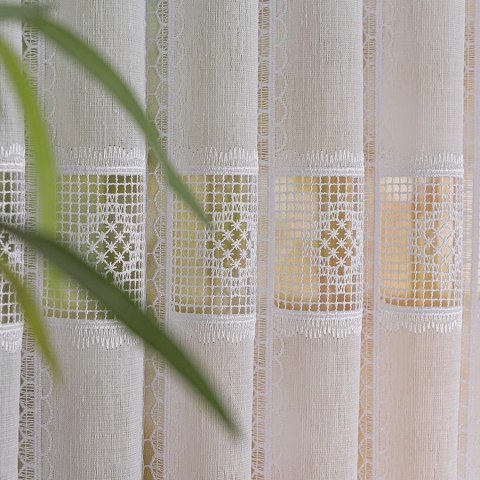 Zazdrostka haftowana panelowa na batyście, wys. 90cm, kolor biały 096269/388/001/000090/1