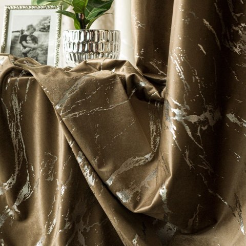 MARMA Zasłona gotowa na przelotkach, 250x140cm, kolor 002 brązowy ze srebrnym nadrukiem na VELVI TD0037/Z