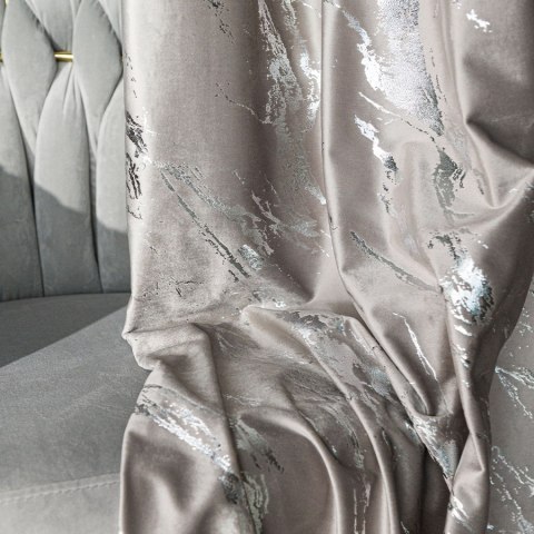 MARMA Zasłona gotowa na przelotkach, 250x140cm, kolor 017 szarobeżowy ze srebrnym nadrukiem na VELVI TD00