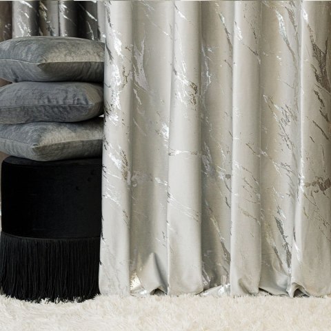 MARMA Zasłona gotowa na taśmie, 250x140cm, kolor 021 pastelowy szary ze srebrnym nadrukiem na VELVI TD003