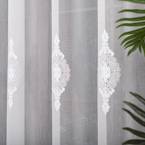 Firanka haftowana pasowa, wys.285cm, kolor 003 biały z beżowo-białą nicią FH0030/768/003/000285/1
