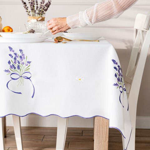 LAWENDOWA POLANA Obrus z haftem, 140x220cm kolor biały 291771/KSP/001/140220/1