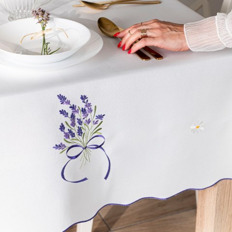 LAWENDOWA POLANA Obrus z haftem, 140x240cm, kolor biały 291771/KSP/001/140240/1