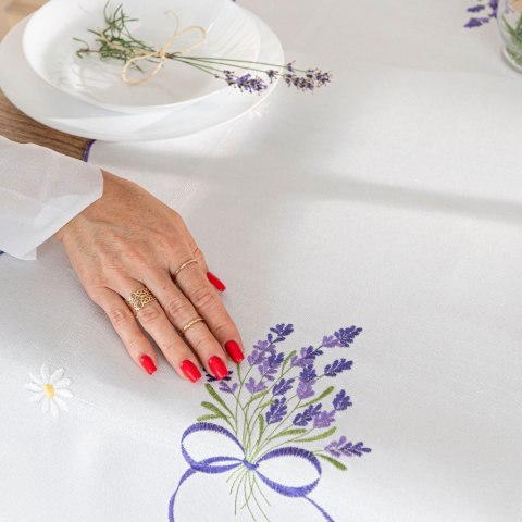 LAWENDOWA POLANA Serweta z haftem, 85x85cm, kolor biały 291771/KSP/001/085085/1