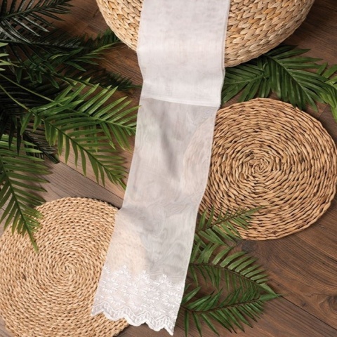 Firanka haftowana ze wzorem na samym dole, wys. 160cm, kolor biały 007888/768/001/000160/1