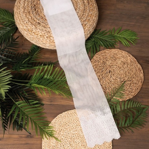 Firanka haftowana ze wzorem na samym dole, wys. 160cm, kolor biały 008240/768/001/000160/1