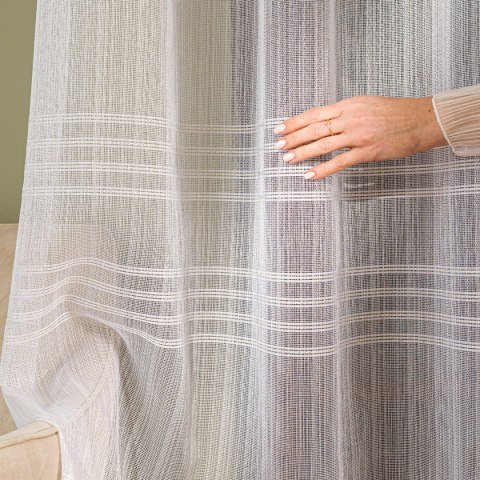 Firanka fantazyjna z ołowianką ze wzorem na samym dole ze złotą błyszczącą nitką, wys. 300cm, kolor 004 biały 001856/OLO/004