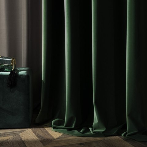 BLACKOUT VELVET Zasłona gotowa na przelotkach, 240x140cm, kolor 010 ciemny zielony; butelkowy BLAVEL/ZGP/